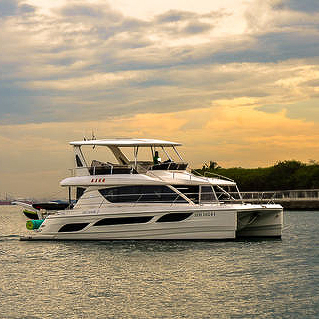 Yacht Tour - Premium Yacht (Aquila 48 NN2)